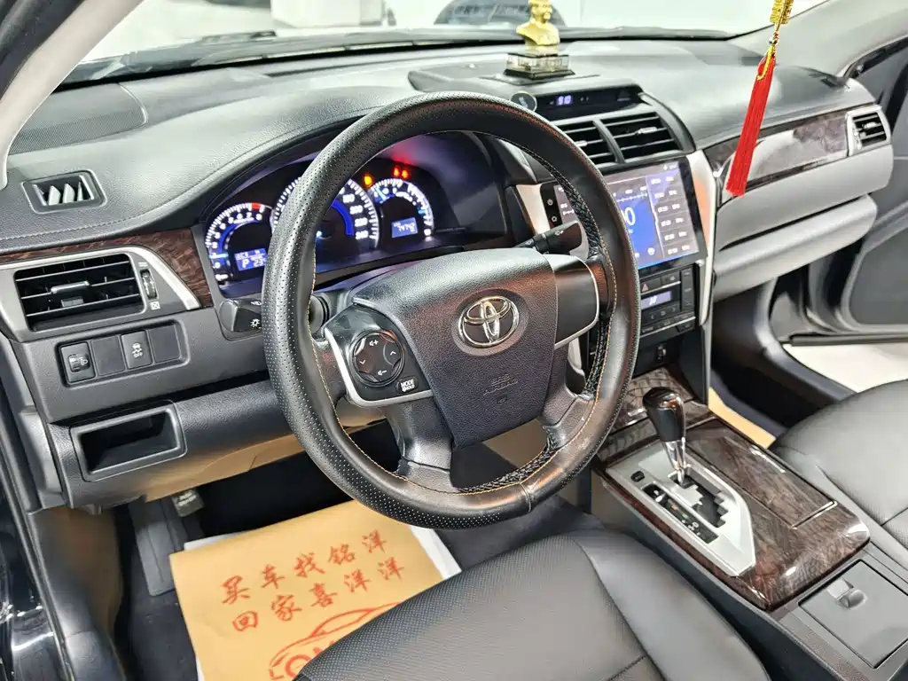 Toyota Camry — миниатюра 14