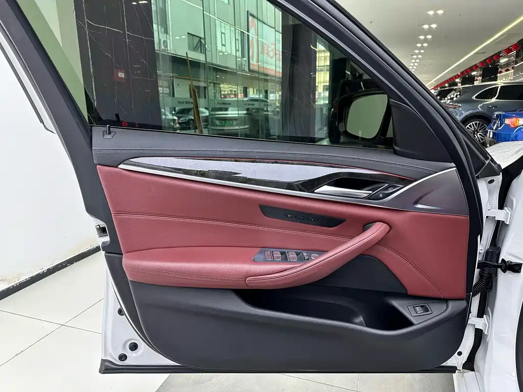 BMW 5 Series — миниатюра 14