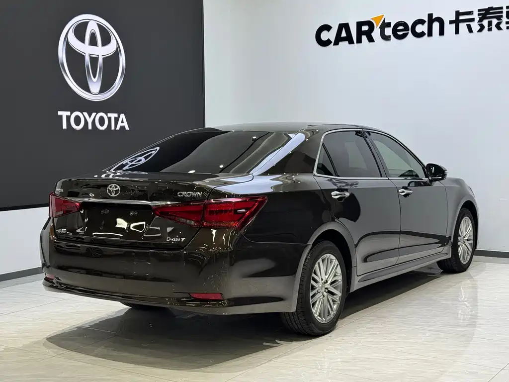 Toyota Crown — миниатюра 5