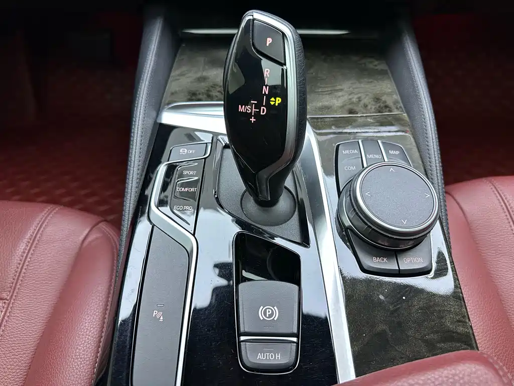 BMW 5 Series — миниатюра 16