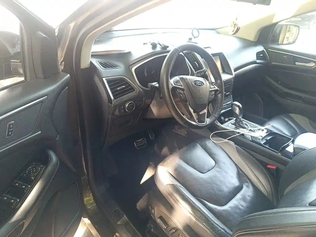 Ford Edge — миниатюра 12