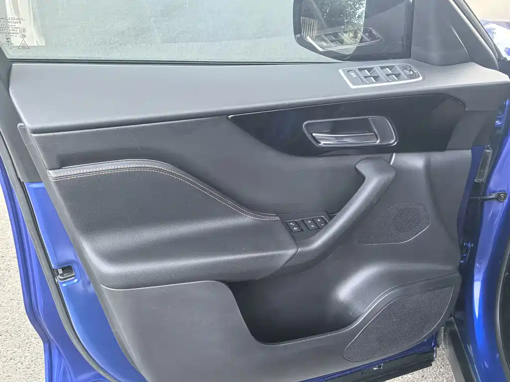 Jaguar F-PACE — миниатюра 5