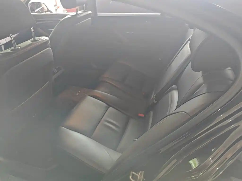 BMW 5 Series — миниатюра 17