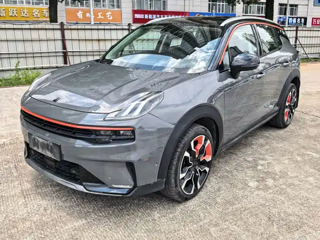 2021 Lynk & Co 06