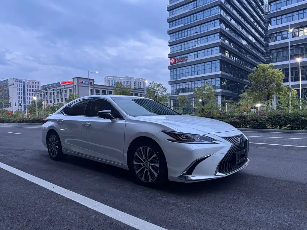 Lexus ES — миниатюра 3