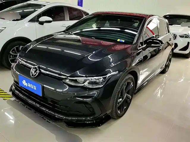 VOLKSWAGEN GOLF 2023