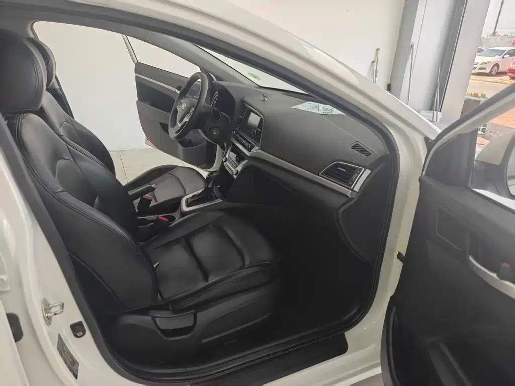 Hyundai Elantra — миниатюра 9