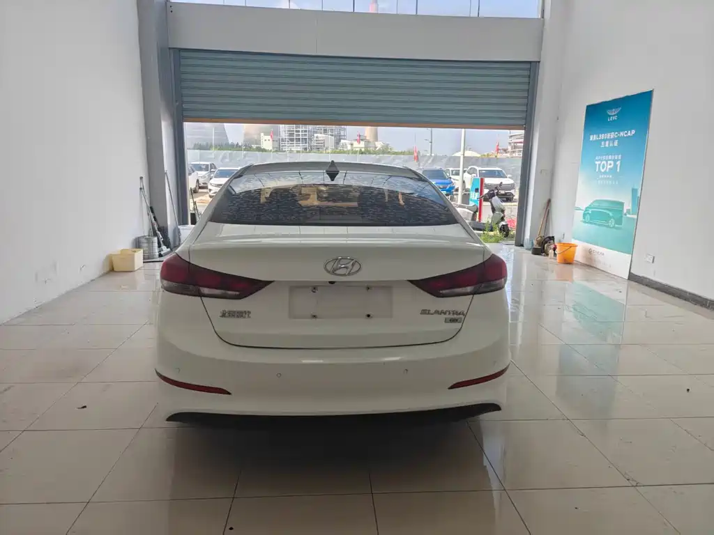 Hyundai Elantra — миниатюра 15