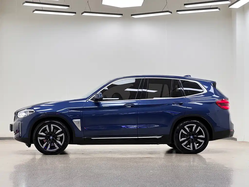 BMW iX3 — миниатюра 4