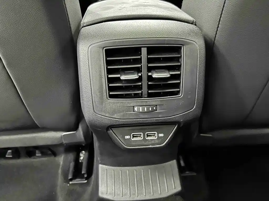 Volkswagen T-Roc — миниатюра 10
