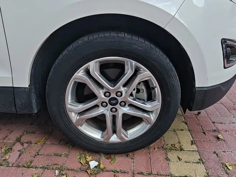 Ford Edge — миниатюра 6