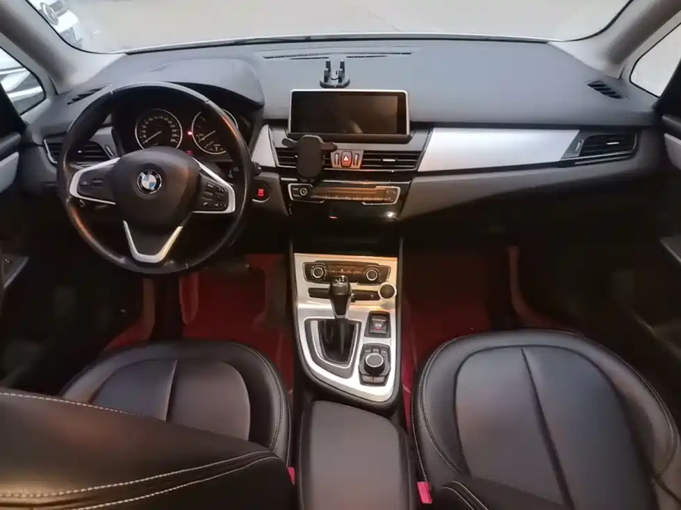 BMW 2 Series Active Tourer — миниатюра 10