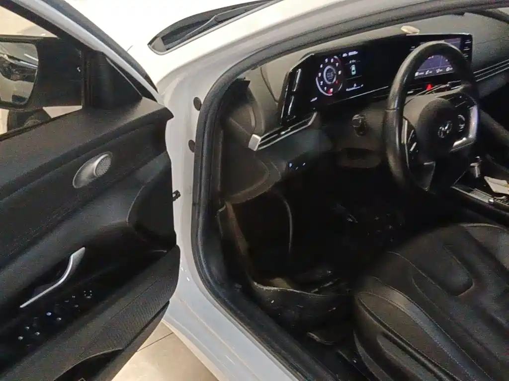 Hyundai Elantra — миниатюра 16