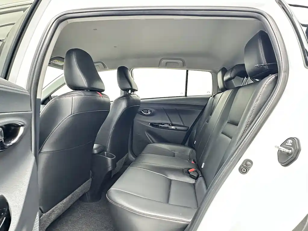 Toyota Yaris L — миниатюра 5