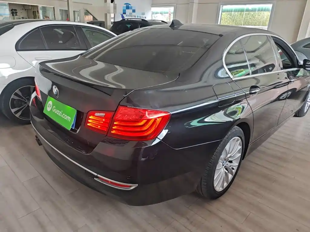 BMW 5 Series — миниатюра 7