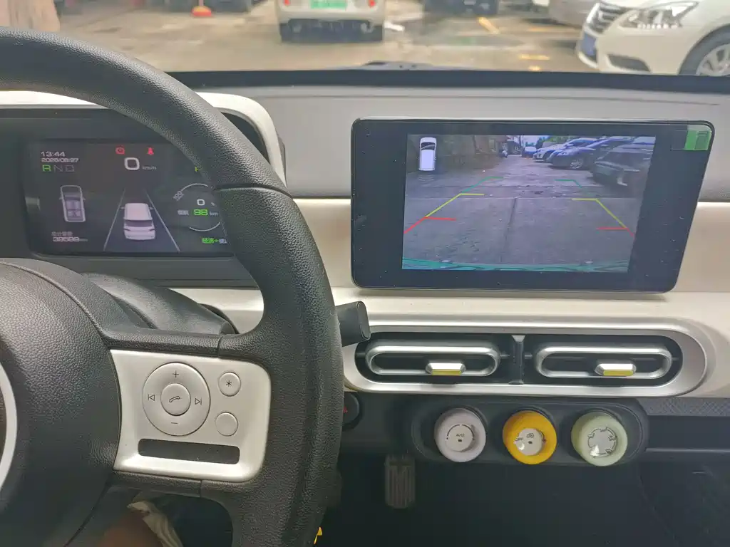 Wuling MINIEV — миниатюра 5