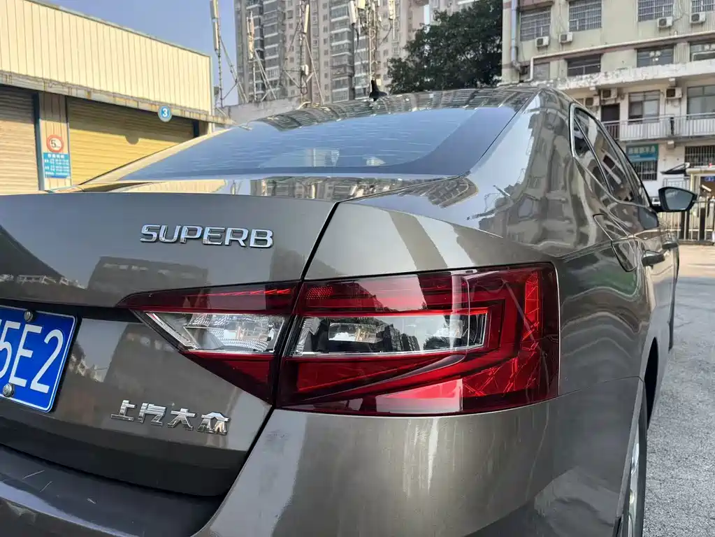 Skoda Superb — миниатюра 6