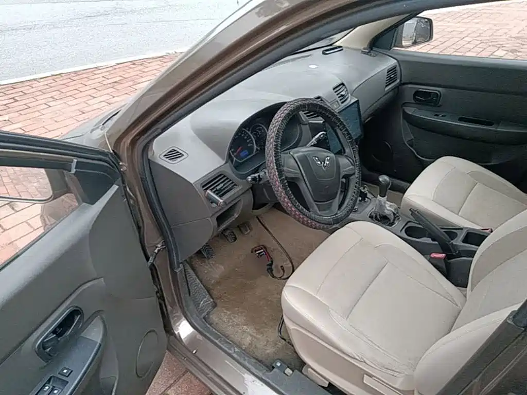 Wuling Hongguang — миниатюра 16