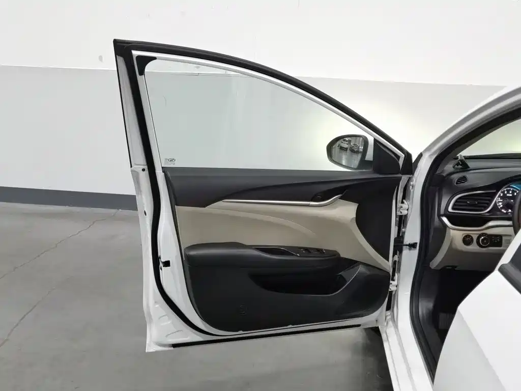 Buick Excelle — миниатюра 8