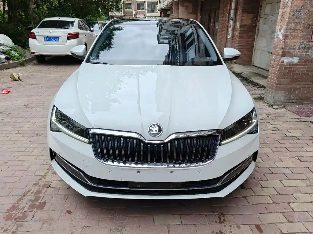 Skoda Superb — миниатюра 3