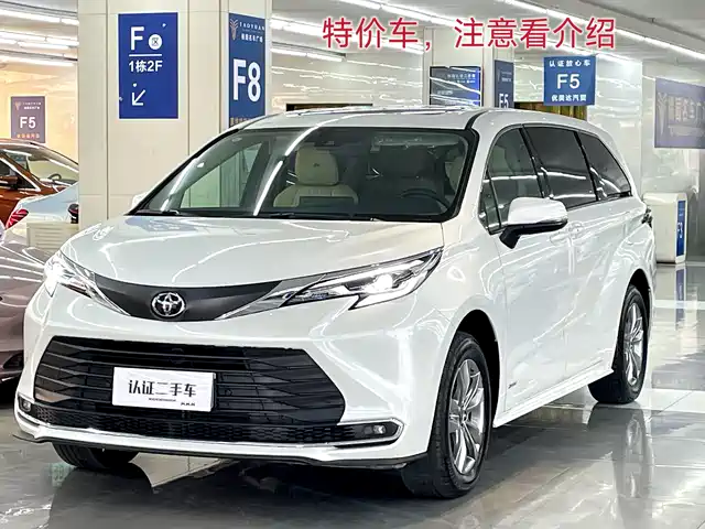 TOYOTA SIENNA 2025