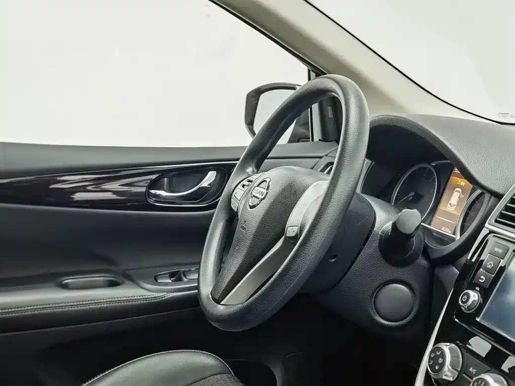 Nissan Tiida — миниатюра 24