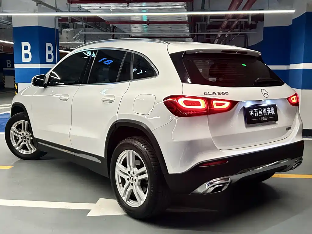 MERCEDES-BENZ GLA