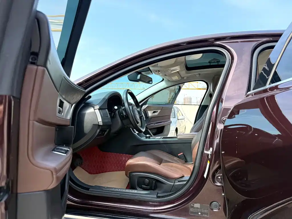 Jaguar XFL — миниатюра 4