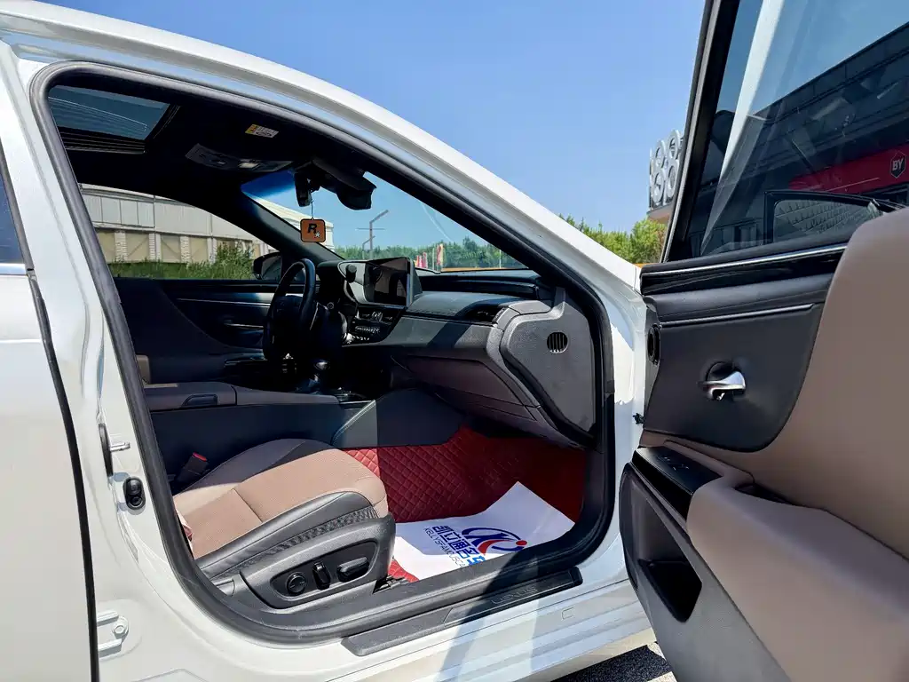 Lexus ES 2022 300h