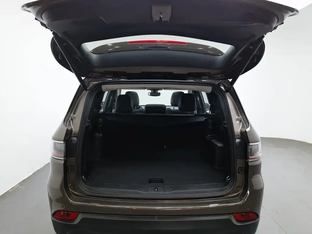 Jeep Commander — миниатюра 16
