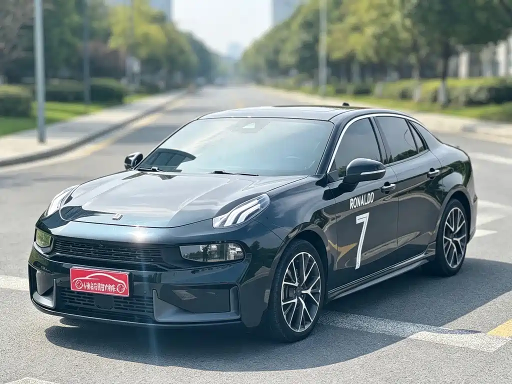 Lynk & Co 03