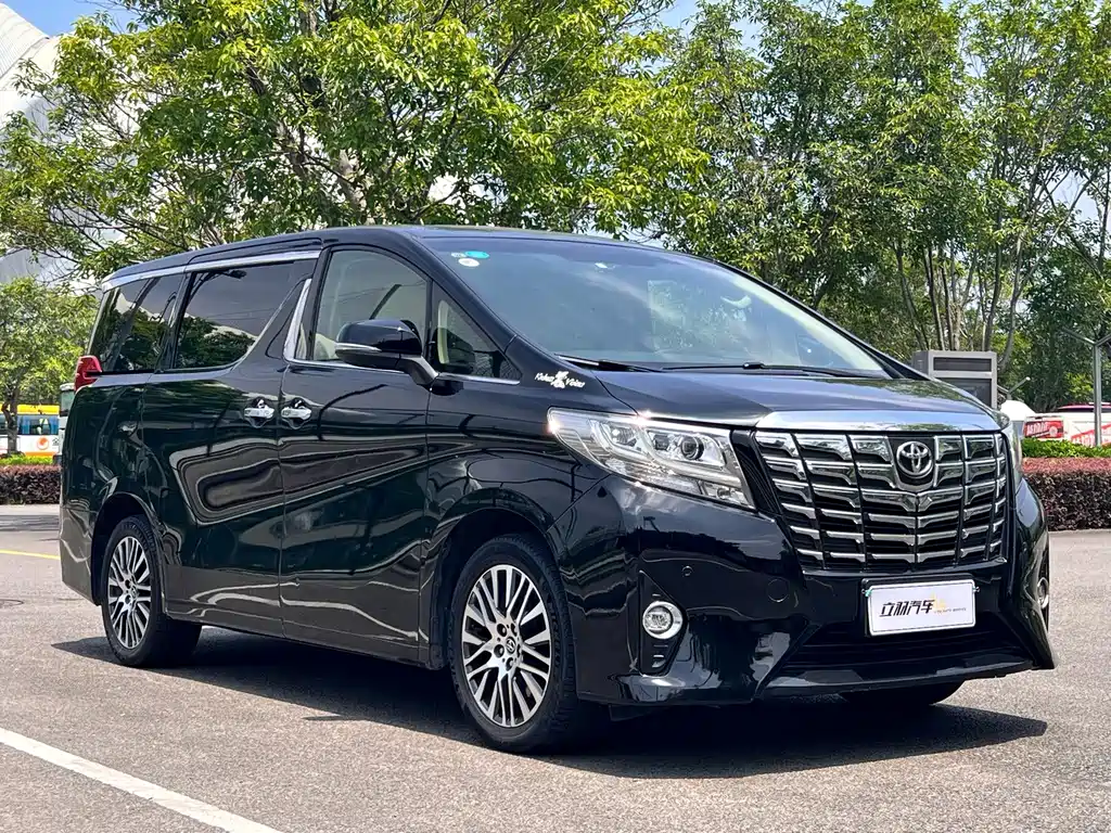 Toyota Alphard — миниатюра 3