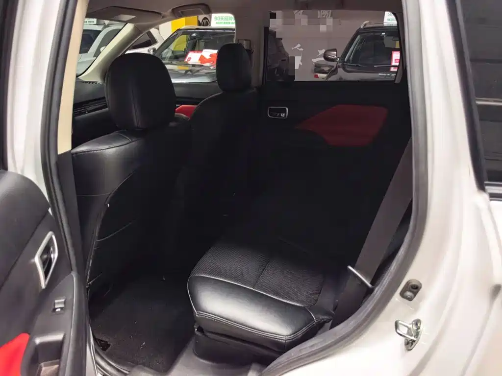 Mitsubishi Outlander — миниатюра 19