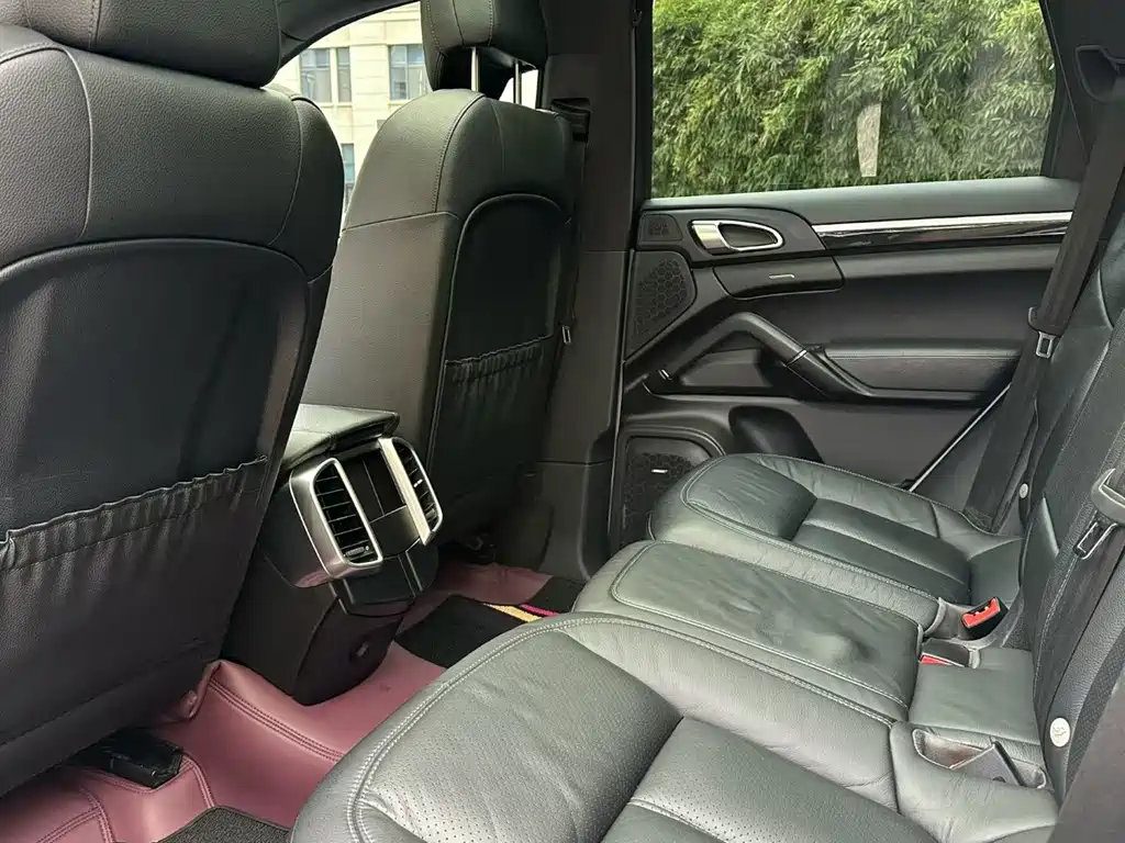 Porsche Cayenne — миниатюра 9