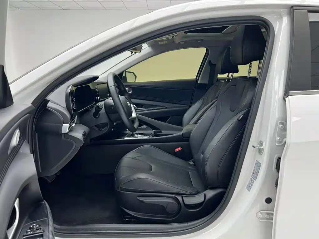 Hyundai Elantra — миниатюра 15