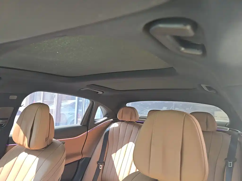 Mercedes-Benz E-Class — миниатюра 18