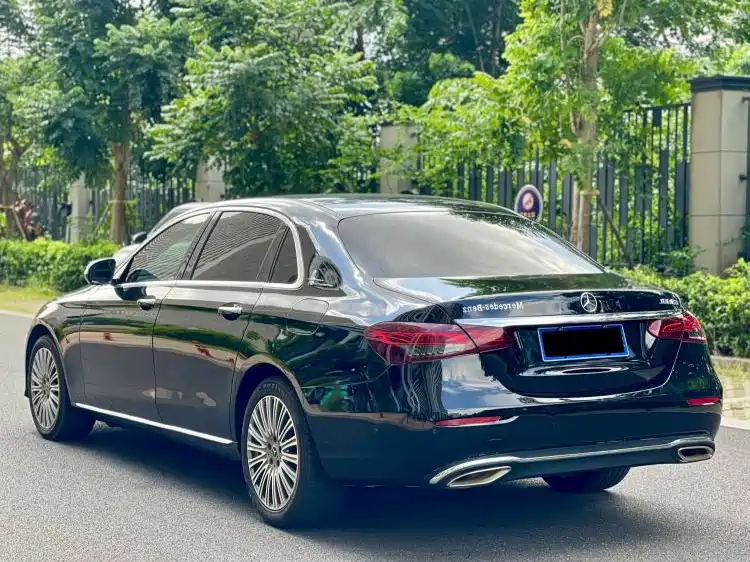 Mercedes-Benz E-Class — миниатюра 7