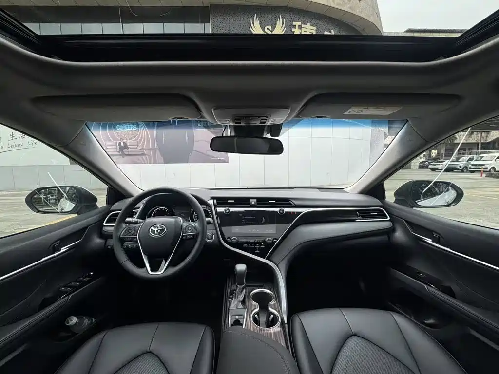 Toyota Camry — миниатюра 17