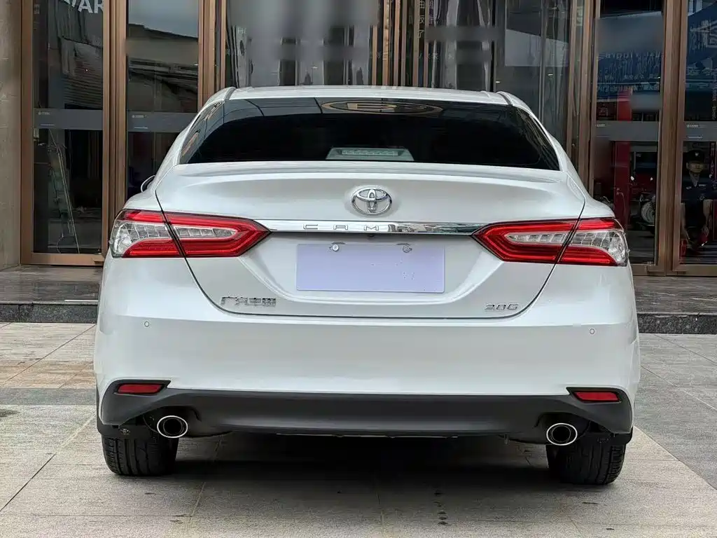 Toyota Camry — миниатюра 16