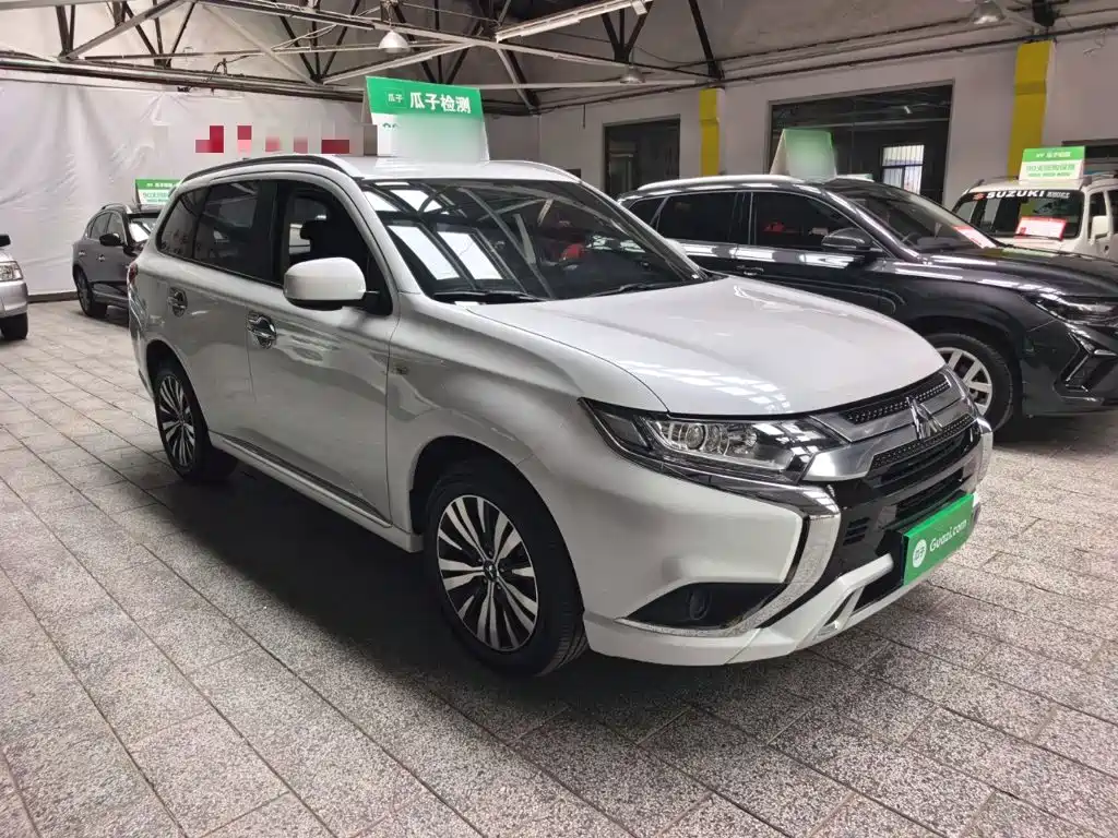 Mitsubishi Outlander — миниатюра 10