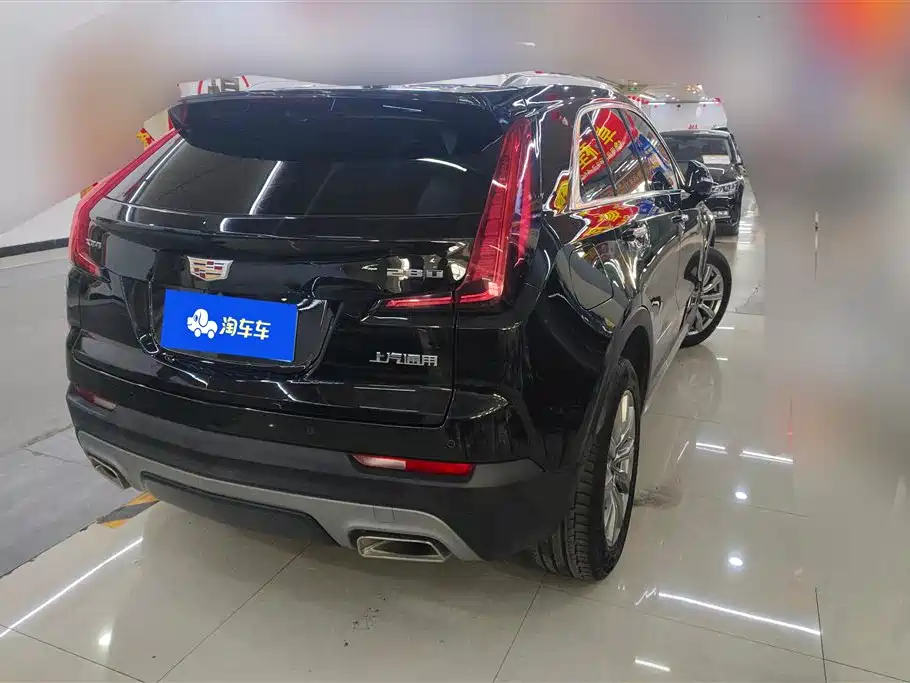 CADILLAC XT4