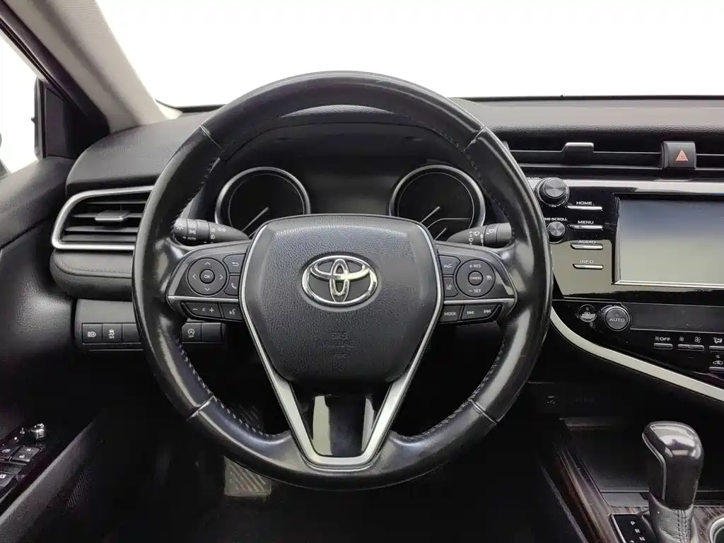 Toyota Camry — миниатюра 11