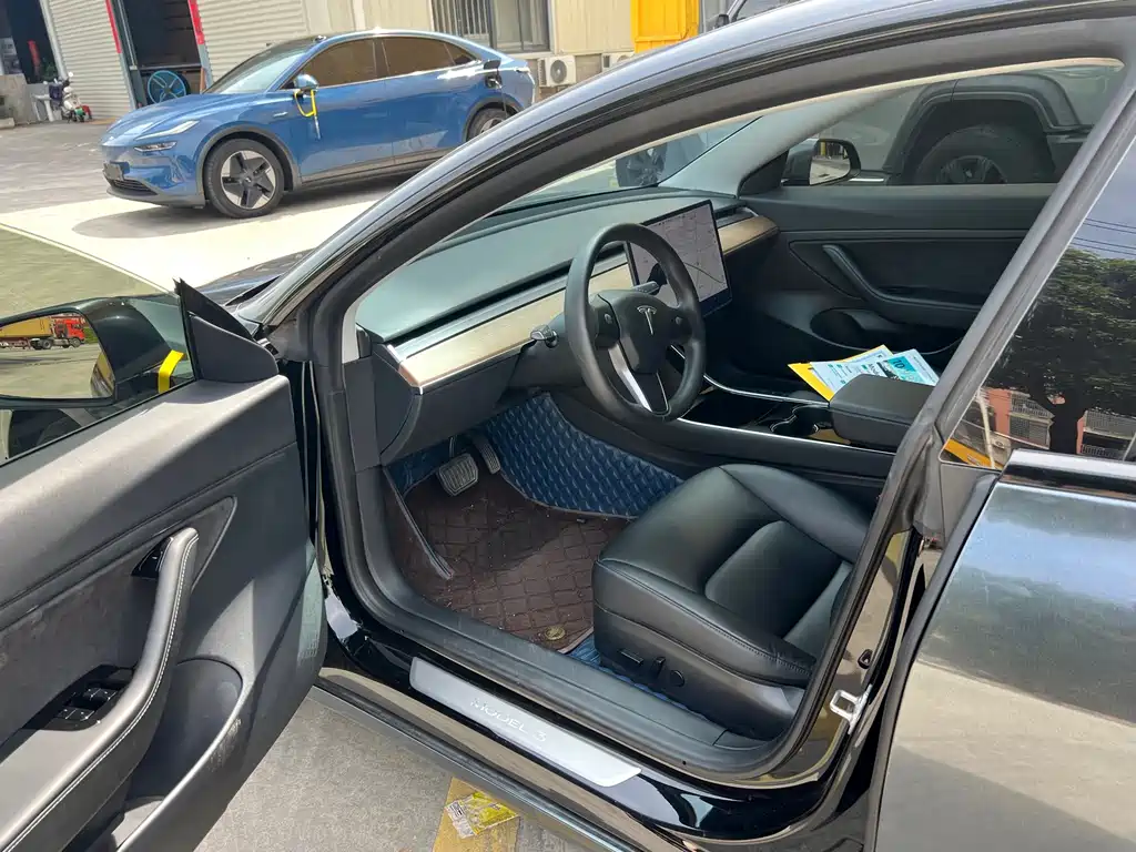 Tesla Model 3 — миниатюра 7