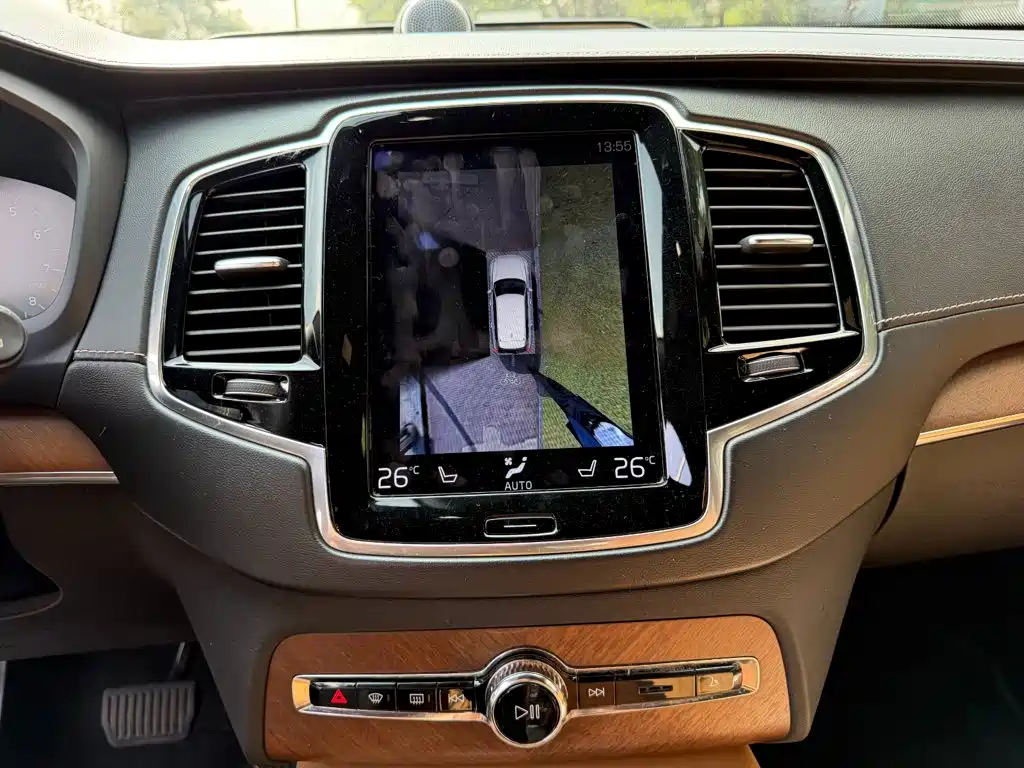 Volvo XC90 — миниатюра 10