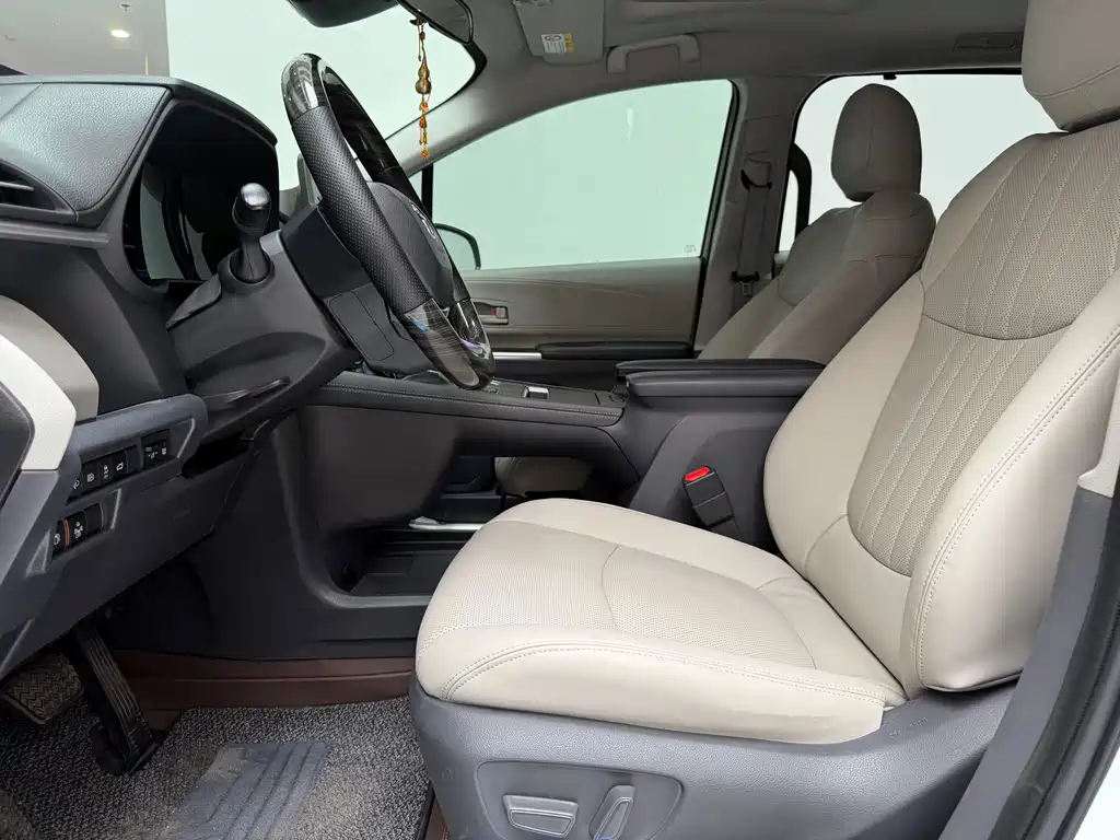 Toyota Sienna — миниатюра 4