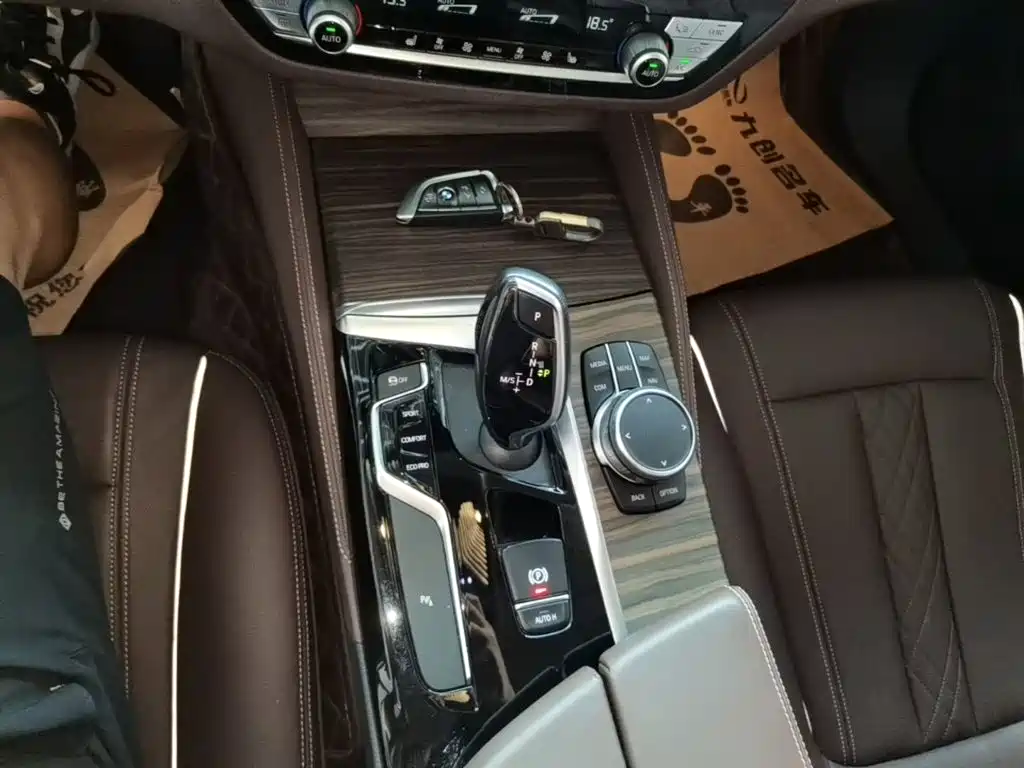 BMW 5 Series — миниатюра 14