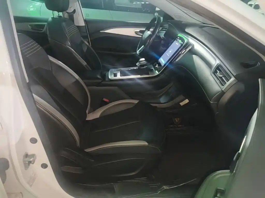 Roewe i6 MAX New Energy — миниатюра 25