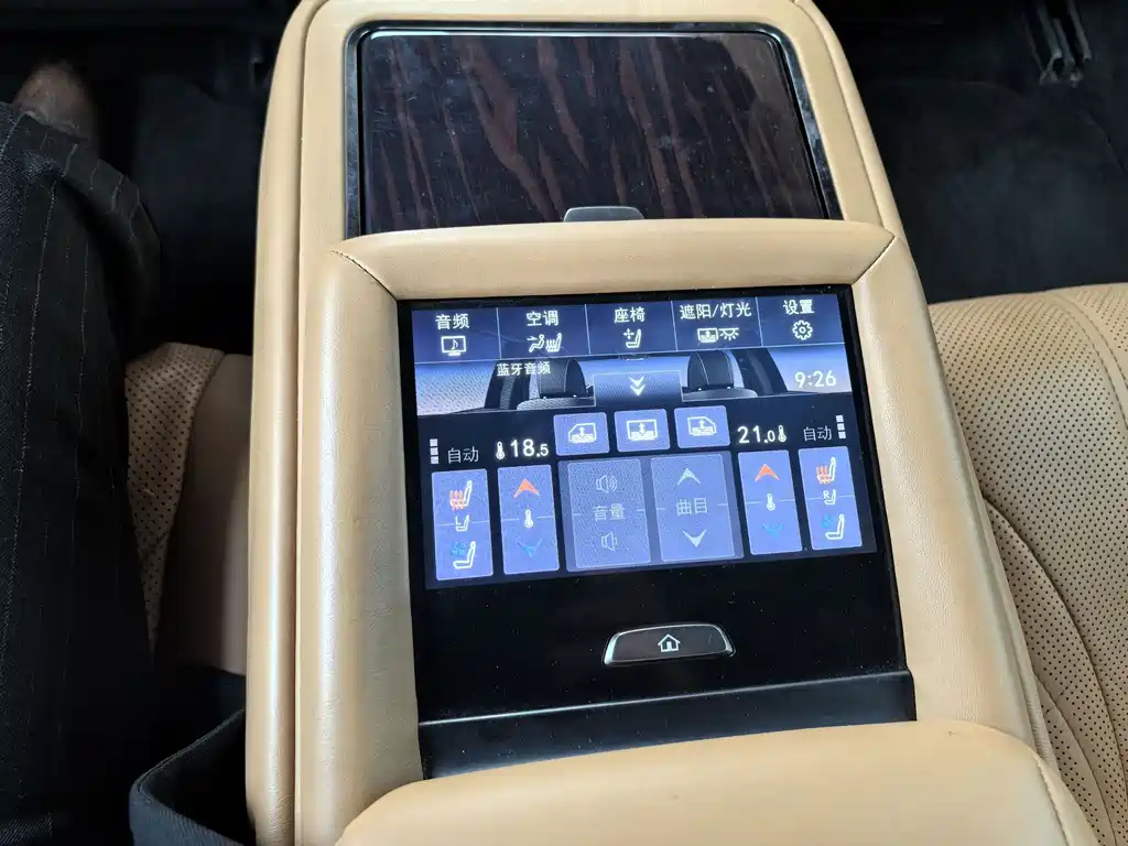 Lexus LS — миниатюра 11