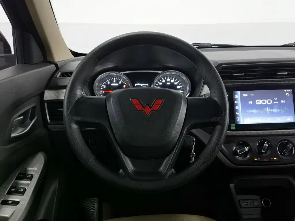 Wuling Hongguang — миниатюра 11