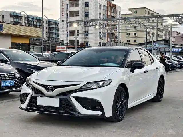 TOYOTA CAMRY